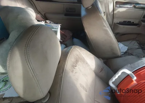 2007 Lincoln Town Car Signature Limited из США, поврежденный, VIN 1LNHM82V27Y637073